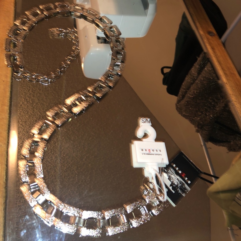Liz Claiborne’s sandblast chain belt
